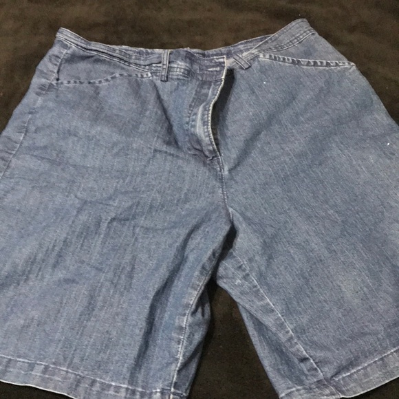 Shorts - Picture 1 of 2